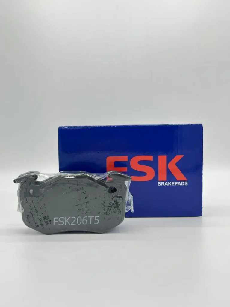لنت ترمز جلو پژو 206 تیپ 5 و 6 - تارا و بعضی پژو 207 ها FSK با کیفیت OEM - شماره فنی L 2395401 | فارس صنعت کامران(FSK)